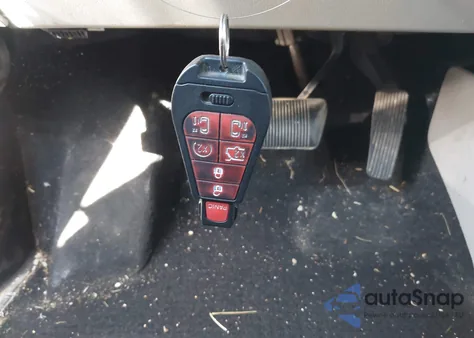 2013 Chrysler Town & Country Touring z USA, uszkodzony, nr VIN 2C4RC1BG3DR588440